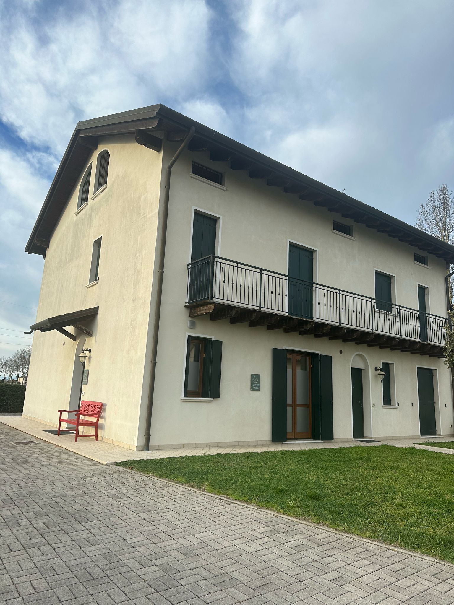 Esterno1